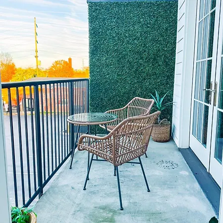 Rustic Chic - Boutique Luxe Stay Near Broadway